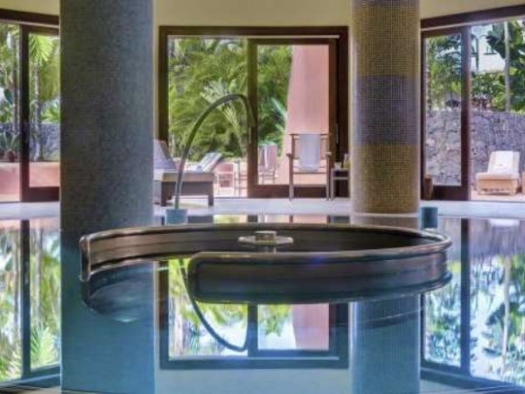 HOTEL 5* – 304 HABITACIONES 820