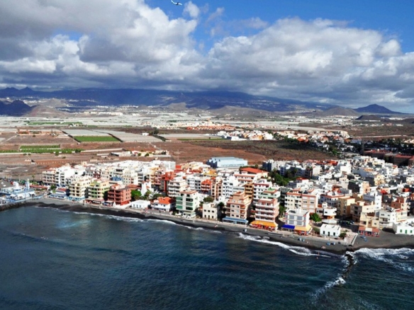 Land plot in Costa del Silencio 468-1