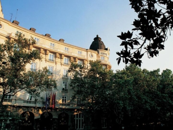 Modern 3-star hotel in a privileged location in the hart of Madrid’s commercial district 789