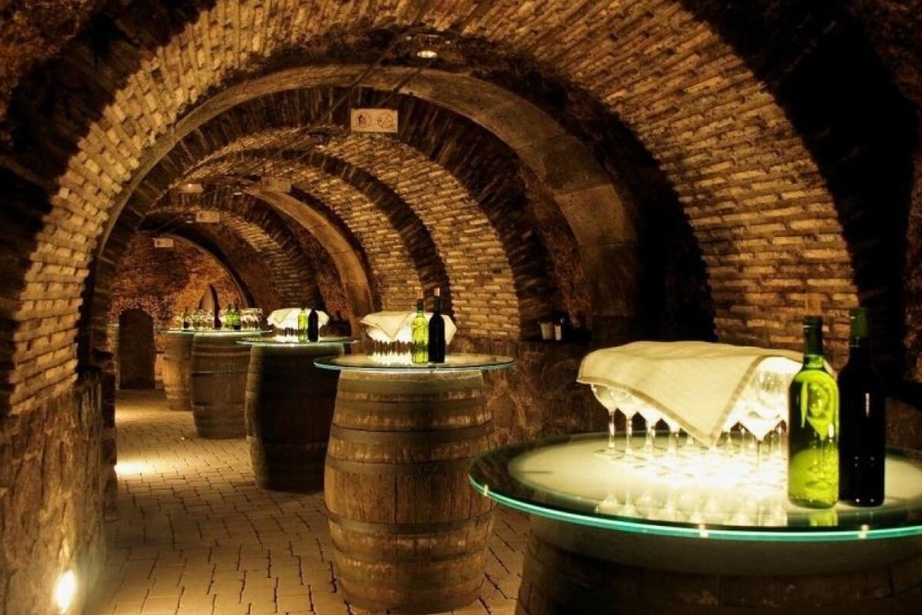 FOR SALE SUCCESSFUL WINERY IN LA RIOJA ALTA II WHICH PRODUCES THE HIGHEST QUALITY WINE 784