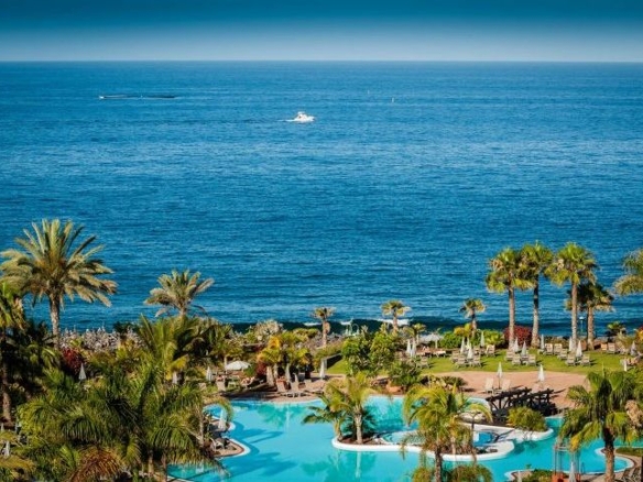 Exclusive Building in La Camelia 1373