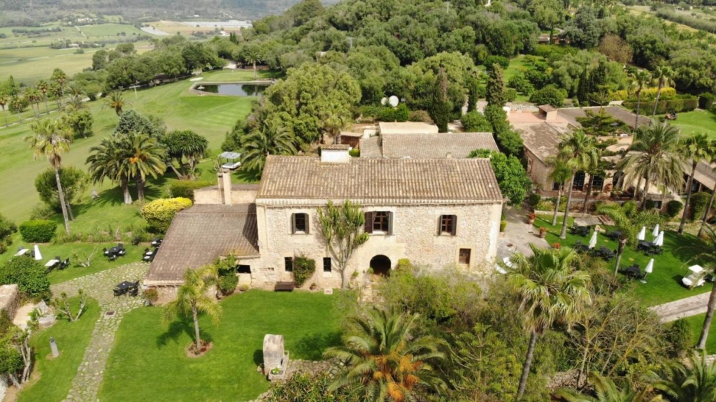 Exclusive 5-Star Luxury: Historic Golf Resort for Sale in Manacor