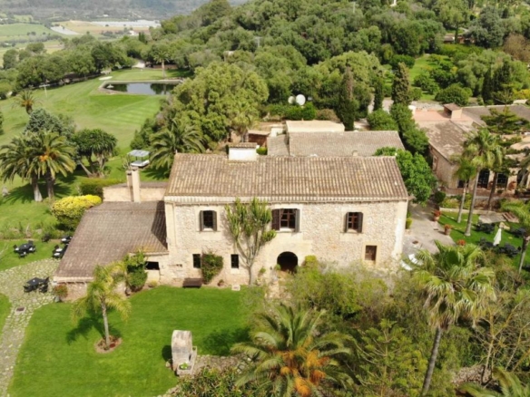 Exclusive 5-Star Luxury: Historic Golf Resort for Sale in Manacor
